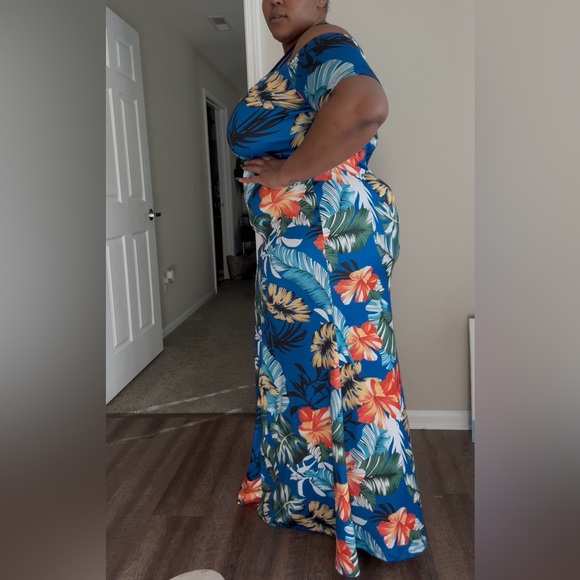 Long Hawaiian dress - Picture 3 of 3